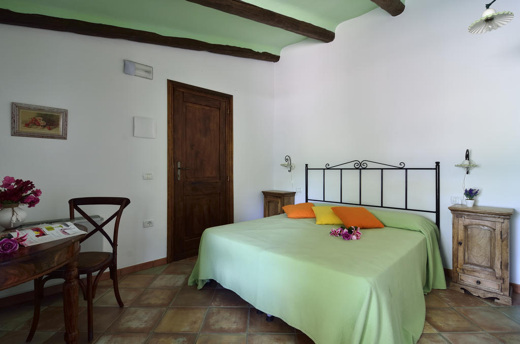 Agriturismo Guthiddai Oliena Room photo